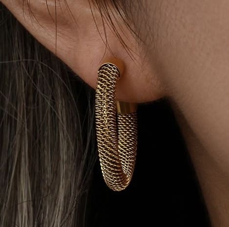 Hoop earrings | Raffia