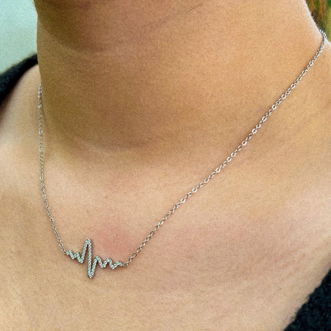 collier plaqué or avec pendentif battement de cœur 