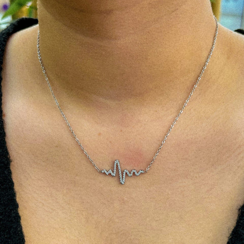 collier plaqué or avec pendentif battement de cœur 