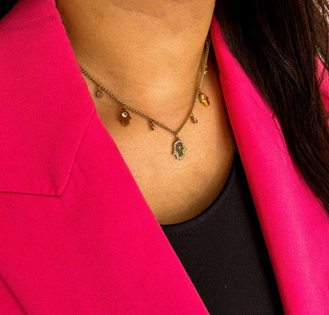 collier avec pendentif main de fatila en plaqué or
